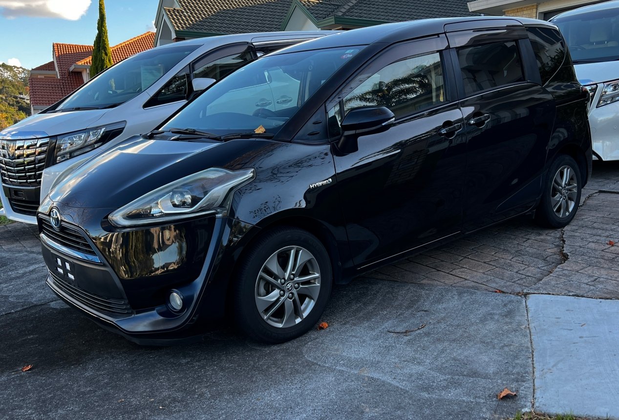 
								2015 Toyota Sienta Hybrid G 6 seats Auction Grade: 4.0  -SOLD full									