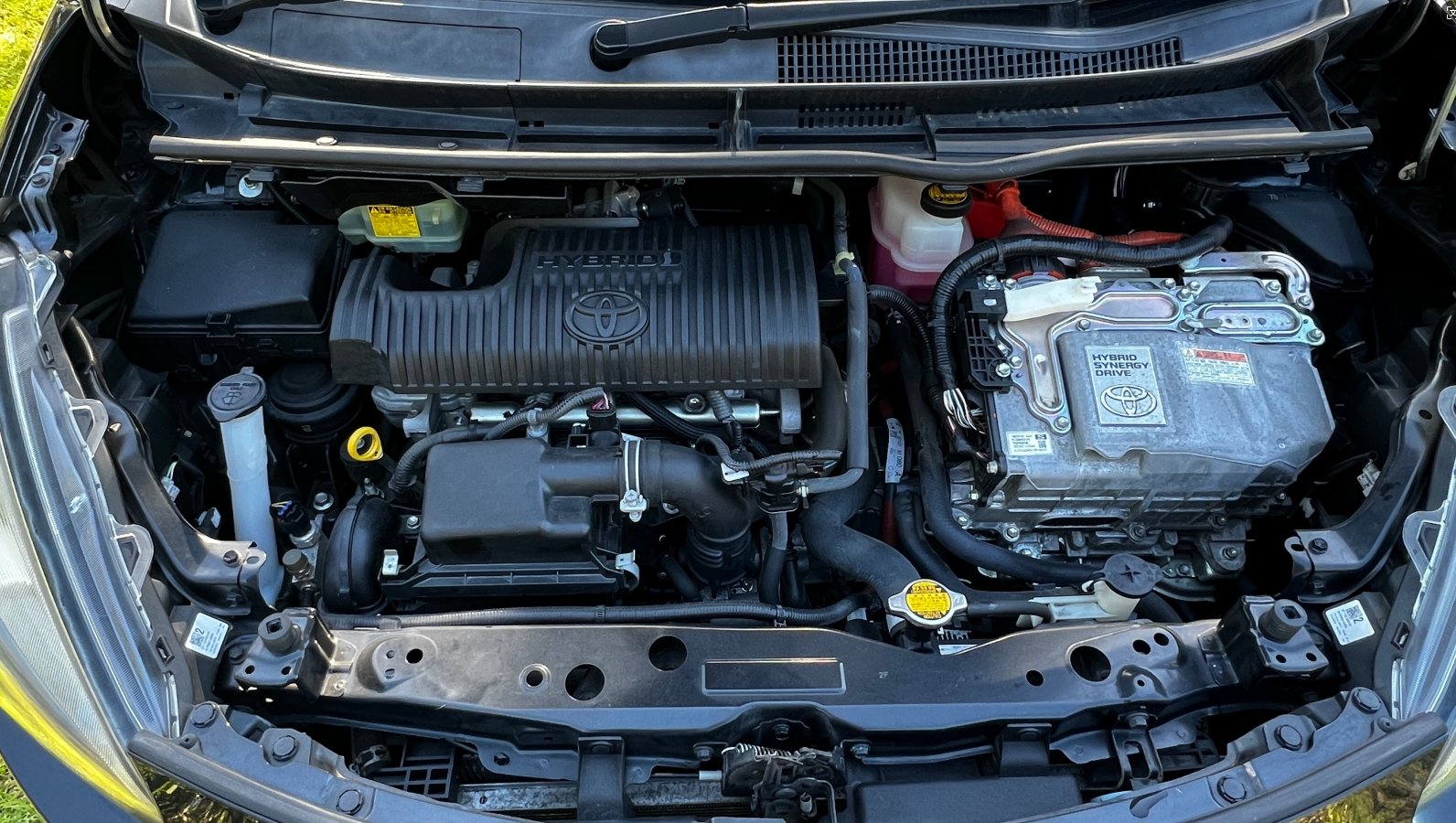 
								2015 Toyota Sienta Hybrid G 6 seats Auction Grade: 4.0  -SOLD full									
