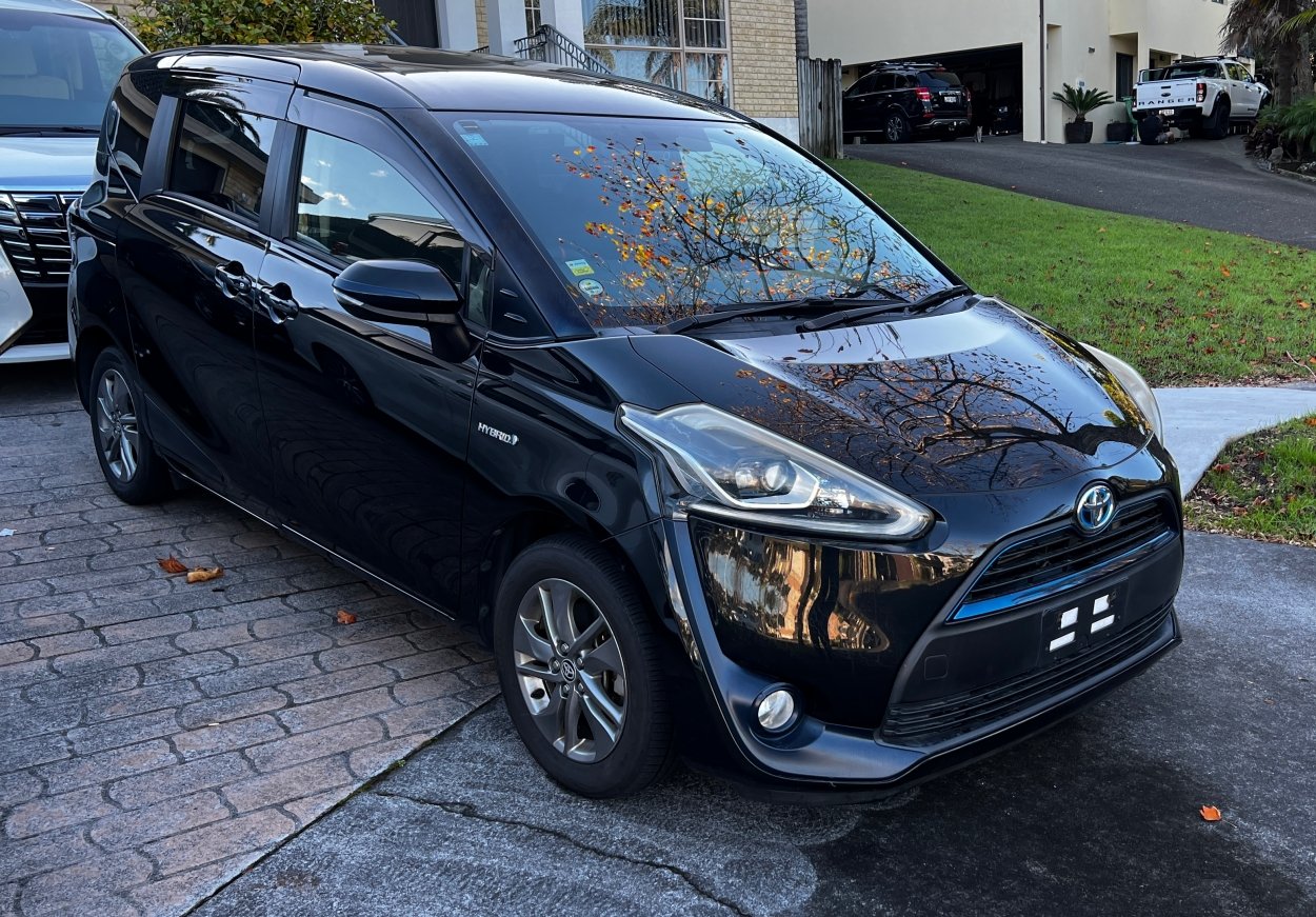 
								2015 Toyota Sienta Hybrid G 6 seats Auction Grade: 4.0  -SOLD full									