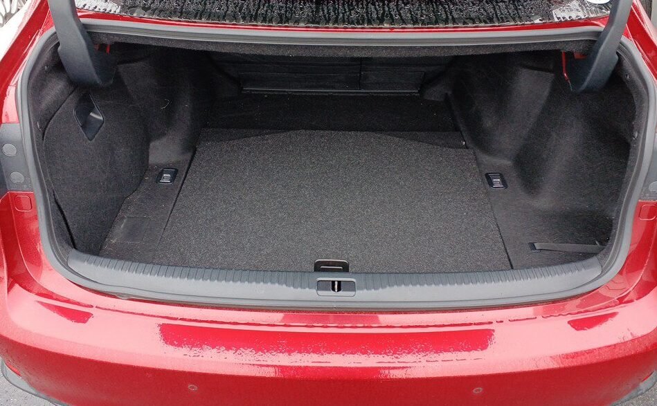 
								2013 Lexus IS 300h Hybrid –blends modern luxury with hybrid innovation. Designed for smooth-arriving soon. full									
