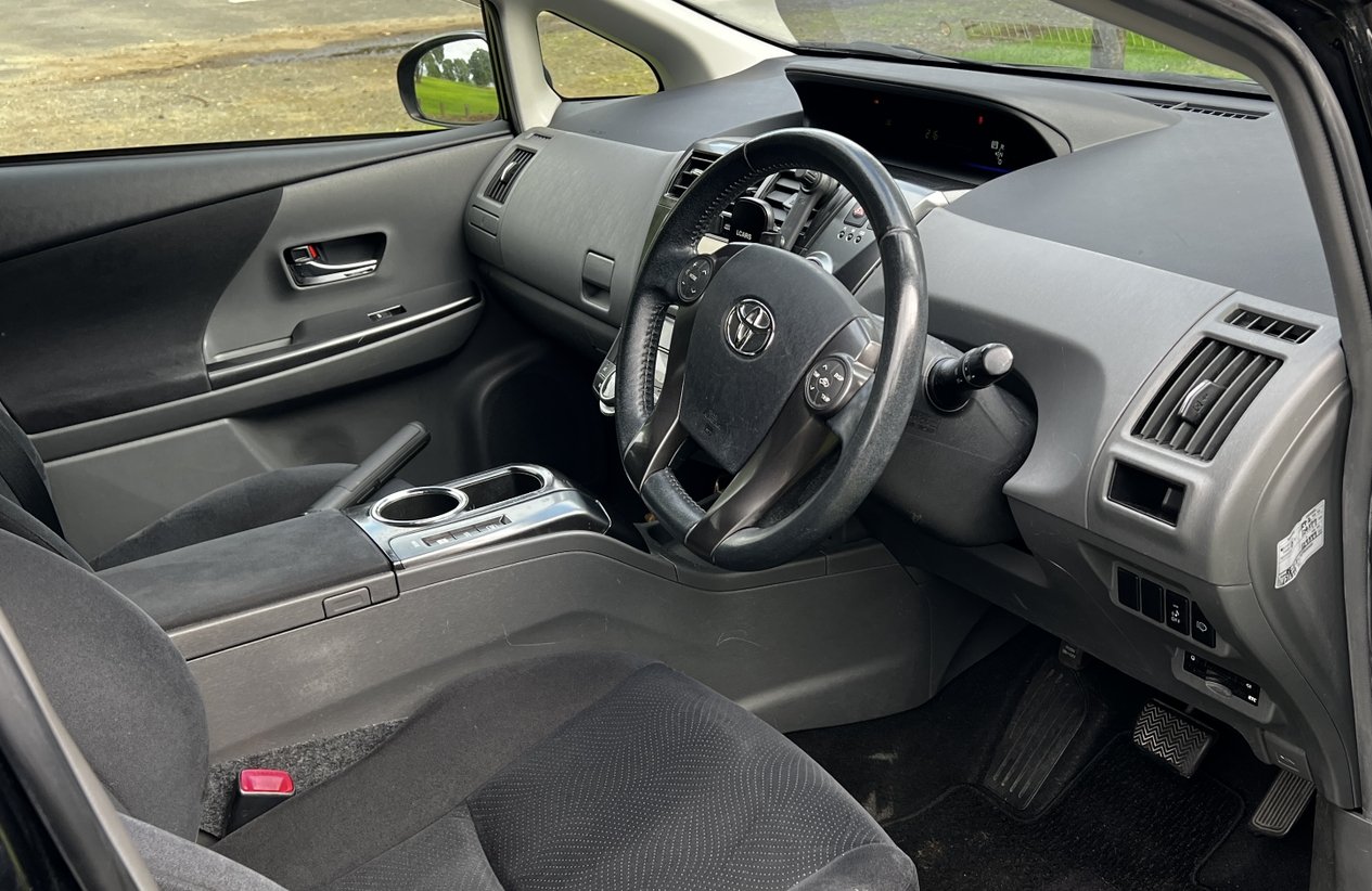 
										2014 Toyota Prius 1.8L Petrol Hybrid Alpha S 7 Seats S  -SOLD full									