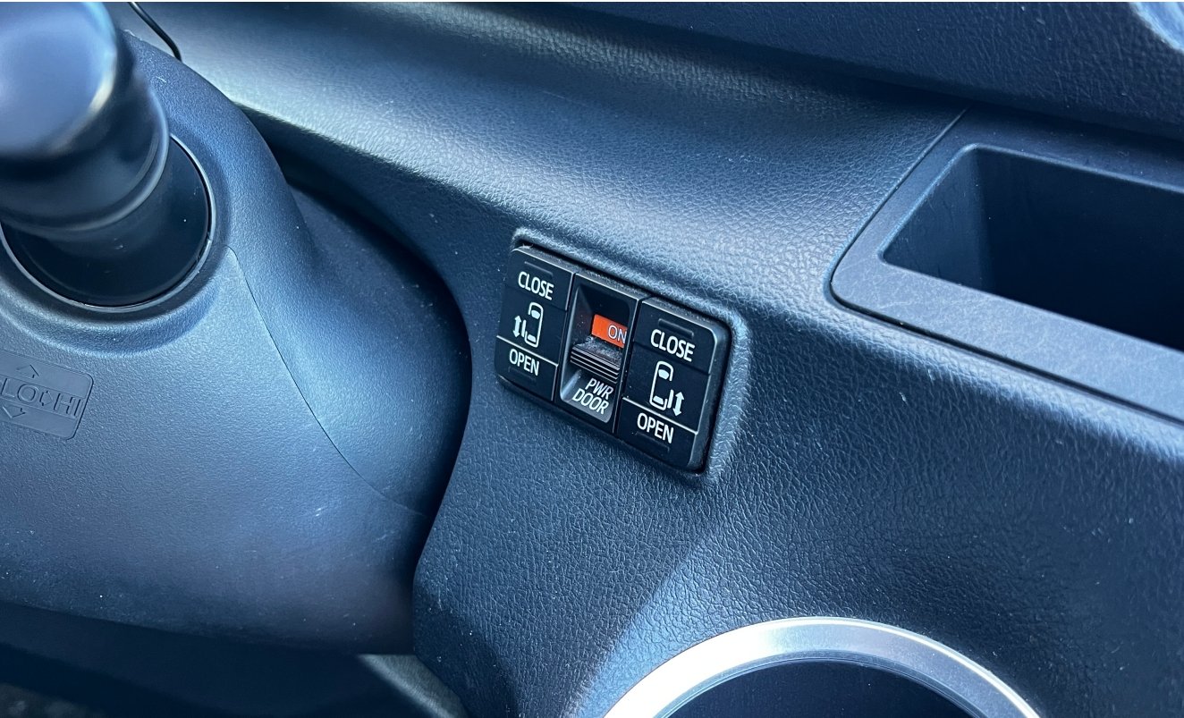 
								2015 Toyota Sienta Hybrid G 6 seats Auction Grade: 4.0  -SOLD full									
