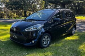 2015 Toyota Sienta Hybrid G 6 seats Auction Grade: 4.0  -SOLD