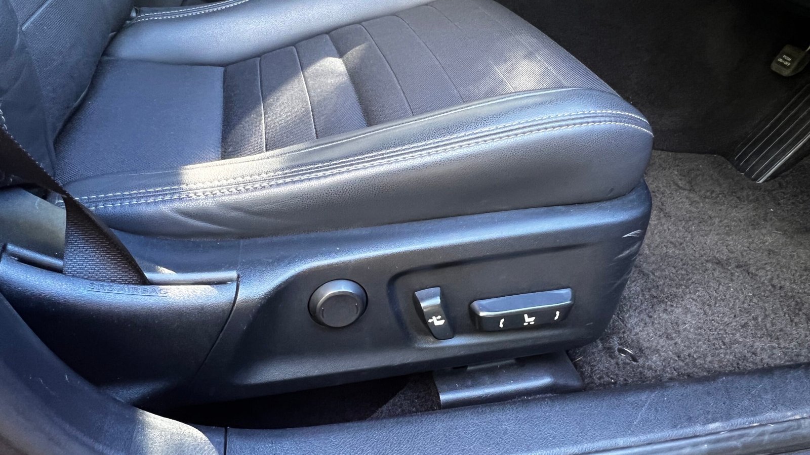 
								2013 Lexus IS 300h Hybrid –blends modern luxury with hybrid innovation. Designed for smooth-arriving soon. full									